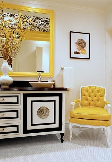 Yellow adds the perfect pop of color. 
via @sallyjdesigns