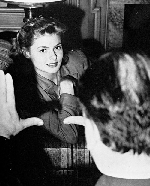 letsaskforthemoon:

Ingrid Bergman and Alfred Hitchcock
