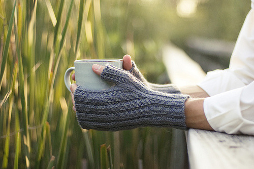 whatcomesfirst:

Knitcircus Mitts (by pricklypearbloom)
