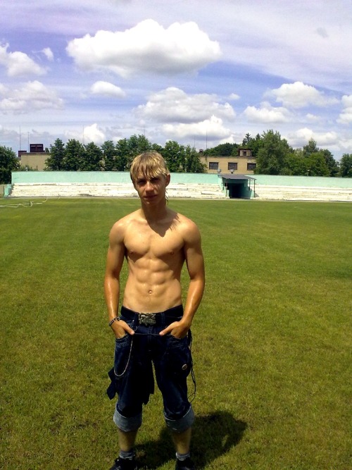 Hot Abs Reblogged 7 months ago from uhadmeatswallow Originally from