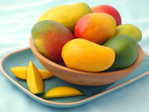 healthyhappyweight19:

LOVE mangos

I just finished a mango/strawberry smoothie, YUM.