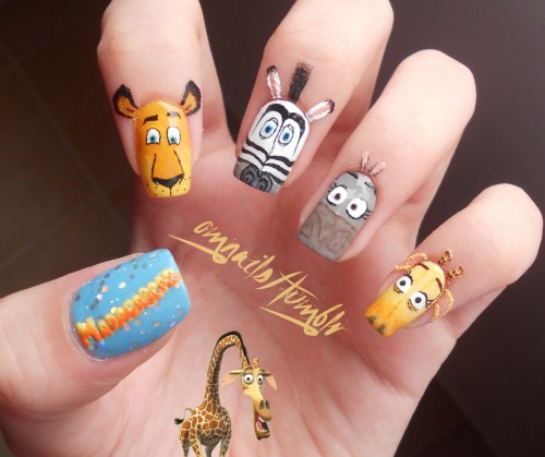 Madagascar nail art - part 2 | I&#8217;m really happy with the result because I worked so hard, the two hands took me two days to paint (maybe I&#8217;m just lazy, haha), I guess it is the best nail art I&#8217;ve ever done since I started the blog :D If you like my nails, just move it move it! xoxo | part 1