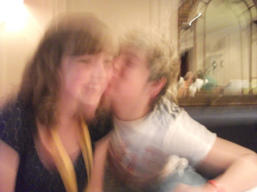 lucymadeleine: Niall kissing me today (13/10/2011) thanks to Rays of Sunshine!