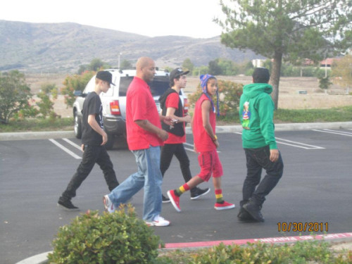 reckless-bieber-swag: Justin and Jaden and Alfredo hanging out :) (October 30th) 