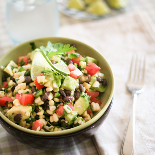 justwanttobehealthyandfit:

Raw Corn and Black Bean Salad-13 by The Healthy Foodie 
