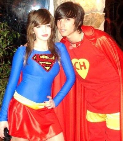 Menino: Eu quero ser um super-herói, adivinhe o nome.Menina: Superman?Menino: (sorri) Yourman.