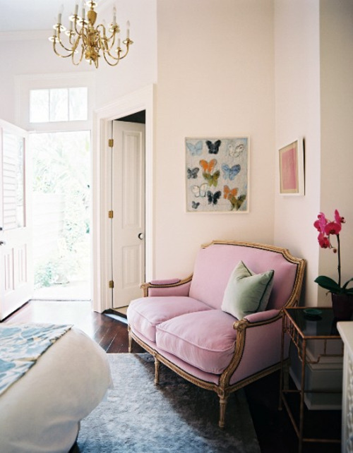 A Little Pink Vintage Gay Room Source vintageluxe 