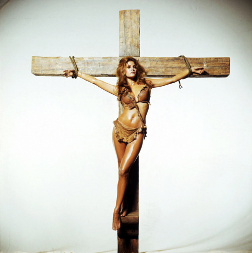 Raquel Welch shot by Terry O'Neill to publicize One Million Years BC 