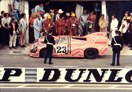 Porsche Pink Pig at Le Mans 1971 View high resolution