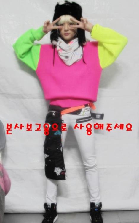 nesthaeyo:


Ren’s Outfit @ SBS Gayo Daejun 2011
CR: CLUB CYWORLD

