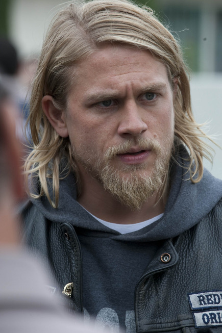 Rob I reckon if Jax Charlie Hunnam from SONS OF ANARCHY could sing in a 