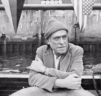 Deniz anasının bi amacı var,sırtlanın,kenenin,sıçanın,hamam böceğinin…Her biri kendi ışığı ile dopdolu.
Benim ışığım sönük.Kim yaptı bunu bana?
Charles Bukowski