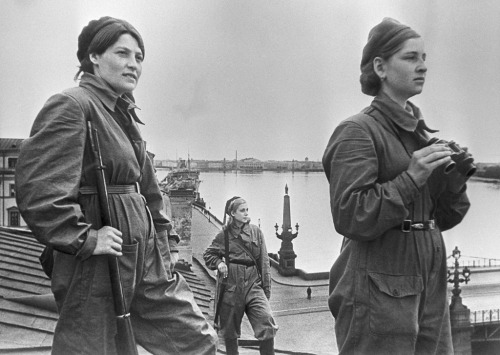 <br /><br />Boris Kudoyarov<br />“Girls on duty”. Girls on duty on the roof in besieged Leningrad. Air defense.<br />1 May 1942<br /><br />