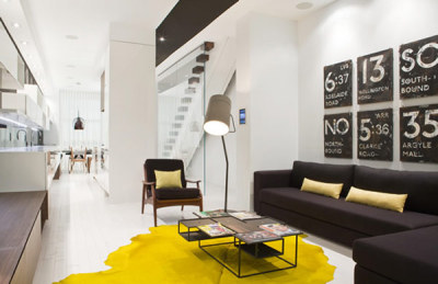 micasaessucasa:

Luxurious Modern Apartment with Splashes of Yellow
