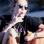 IconsOfMiley 1.964 (c) If u use it. [I don&#8217;t think the smilers should smoke just b&#8217;cuz miley&#8217;s somking. But that&#8217;s just what i think!]