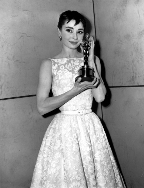 Audrey Hepburn 1954 via fashinationonsugar 