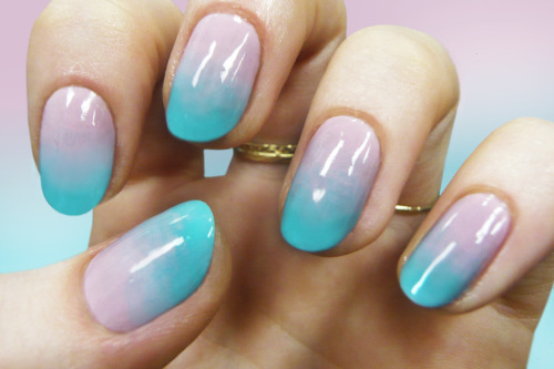 TRANSITION MANICURE- SPRING TO SUMMER
Gradient nails by Madeline Poole represented by Nailing Hollywood