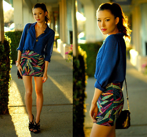 The colors are so rich in the this outfit. The print of the skirt goes very well with the blue blouse.