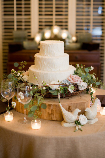 this is such a beautiful and simple cake found by Carrie wedding 