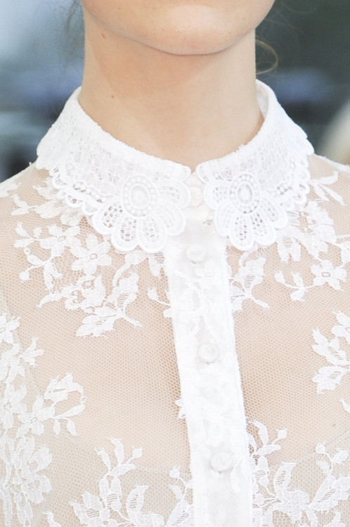 born-in-a-tea-cupp:

metamorphosis-style:

Erdem Spring 2011

i’ll love a shirt like this with a nice blazer
