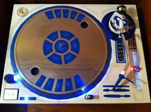 http://nerdapproved.com/misc-gadgets/the-r2-d2-turntable/
(via R2D2 turntable - Boing Boing)