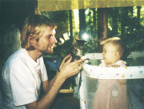 Kurt Cobain showing Frances Bean a kitten Posted 2 weeks ago 135 notes