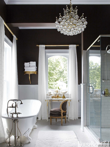 crushculdesac:

CRAZY for that Chandelier | House Beautiful | Designer Annie Brahler 
