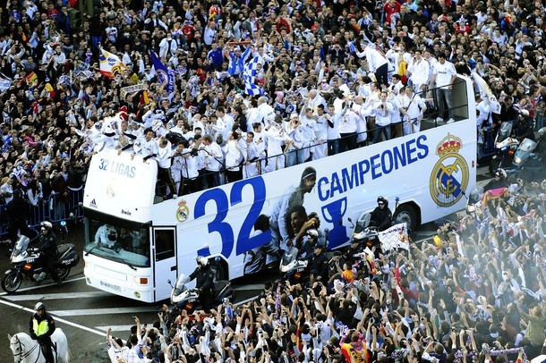 Good night happy Madridistas.Tomorrow the spam will continue. For sure our boys will provide us with plenty of entertaining pictures.CAMPEONES!!!
 (via Photo from Getty Images)