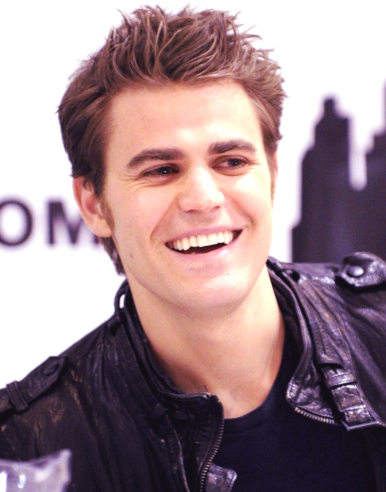 6 100 pictures of Paul Wesley