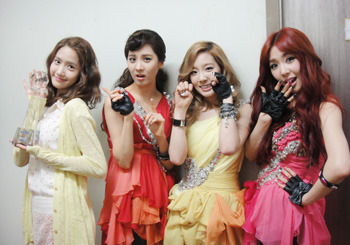 [5/11] SNSD-TTS posted a new message + selca(w/ yoong at Music Bank backstage) on SNSD official website

[Original message]
“소시는 여전히 트윙클트윙클!!
소원 정말 감사합니다!!
사랑해요^^”

[Translated message] (Credit:yoong_duck)
Twinkle Twinkle~ Girls’ Generation is still twinkle-twinkle!! 
Thank you S♡NE!!
I LOVE YOU ^^