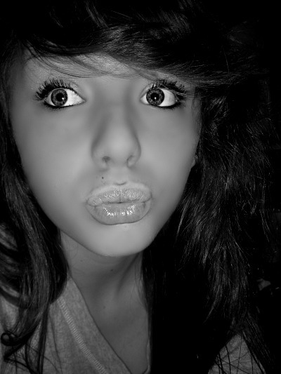 this duckface managed to photoshop every single bit of humanity out of her face. wow. creepy duckface.