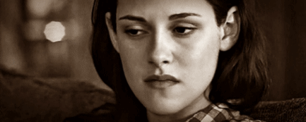 kstewandsuch:  twilightgifs:  Bella Swan | Eclipse The look on her face is just so… worried :(  gif.