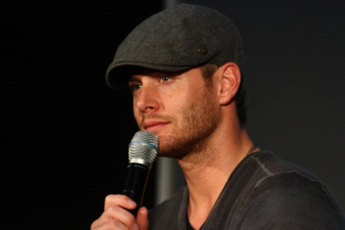 redboarambo: Jensen’s “barely there lascivious face” to crack Misha up #jibcon 