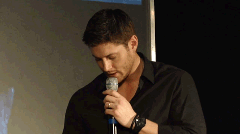 cwhroswell: Jensen: ”What would make Dean upset?”Fan from audience: JERK! Video? Anyone? 