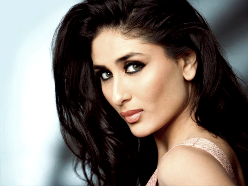 I am a hell raiser. I do my own thing. And I believe what I do is the right thing.- Kareena Kapoor