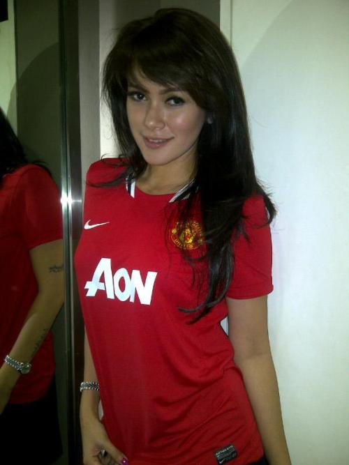 Olla Ramlan, an Indonesian Actress wearing Man United Jersey