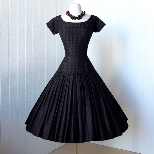 kathyoinspirations: this dress + me = happy girl vintage 1950s dress @traven7 on etsy 