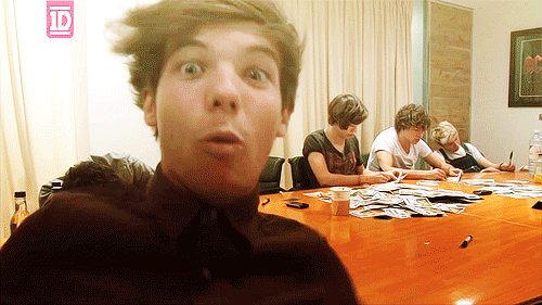  a wild louis tomlinson appears 