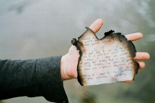 satansbaby: The Note by Chloe Alexander on Flickr. 